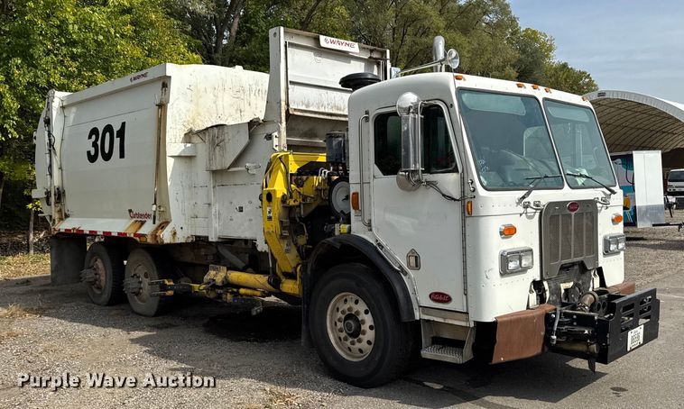 image for item EA1932 2014 Peterbilt 320 refuse truck