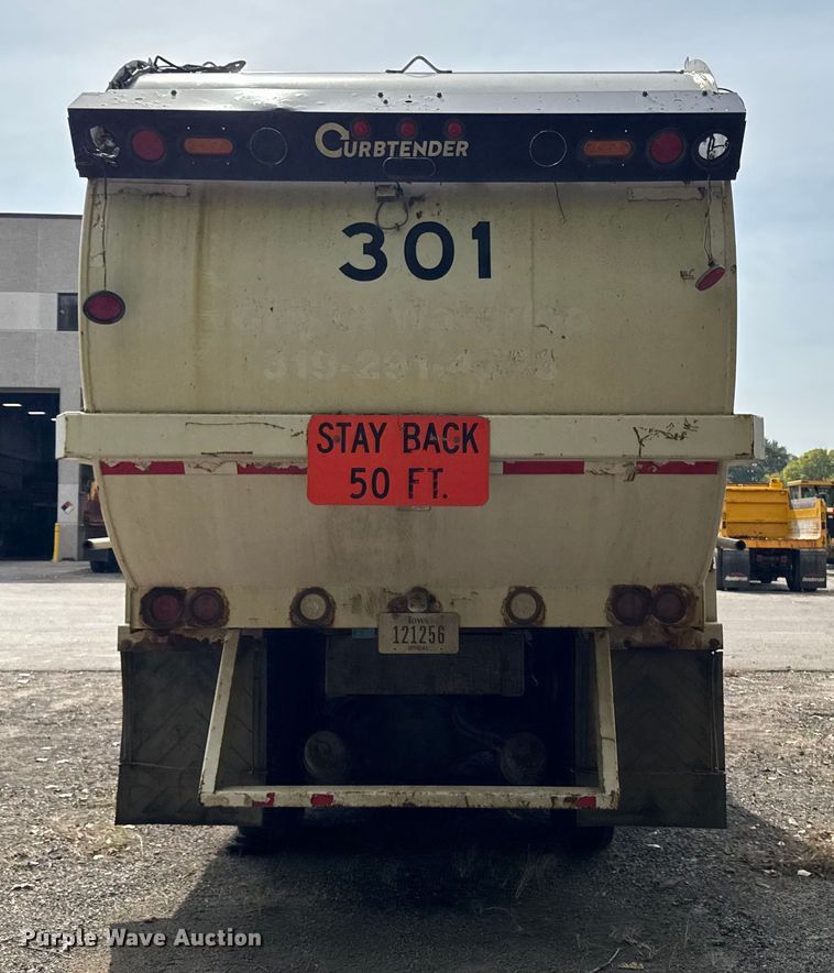 image for item EA1932 2014 Peterbilt 320 refuse truck