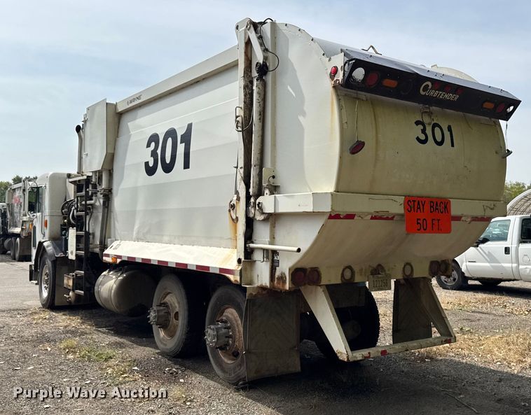 image for item EA1932 2014 Peterbilt 320 refuse truck