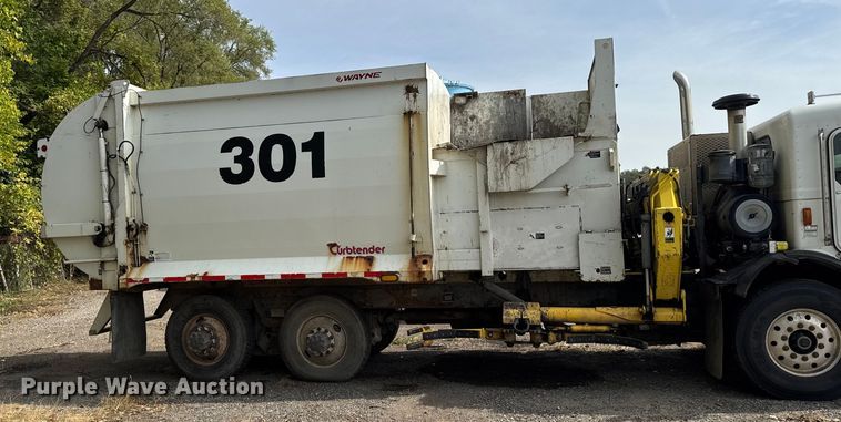 image for item EA1932 2014 Peterbilt 320 refuse truck