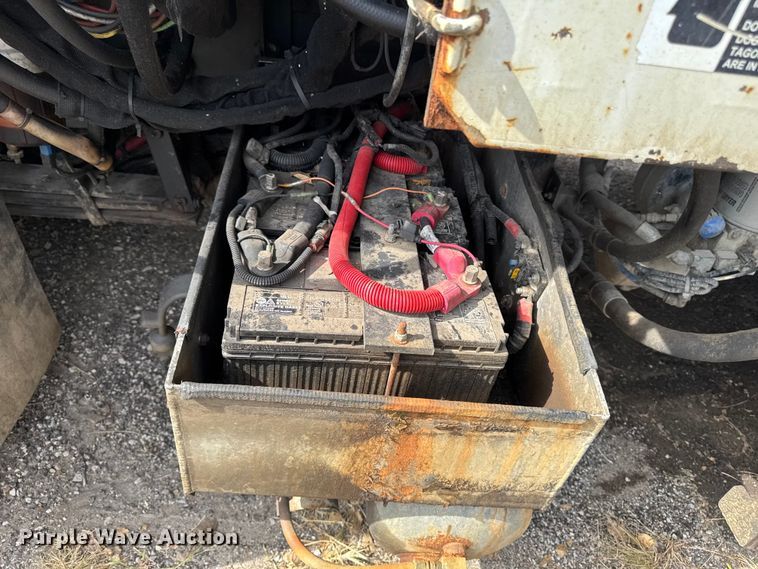 image for item EA1932 2014 Peterbilt 320 refuse truck