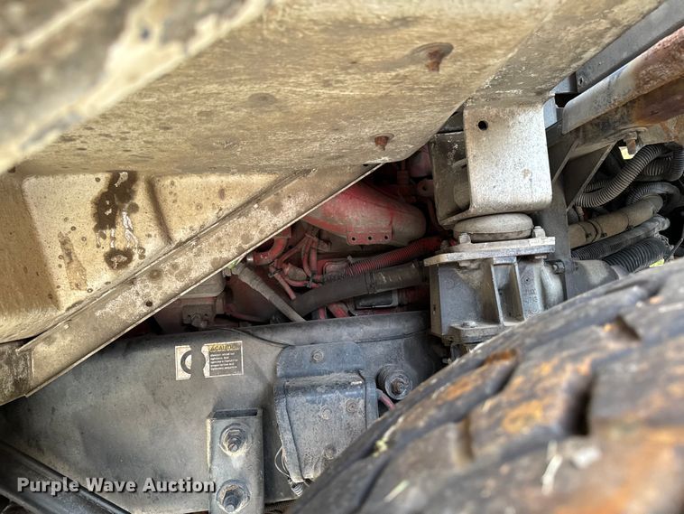 image for item EA1932 2014 Peterbilt 320 refuse truck