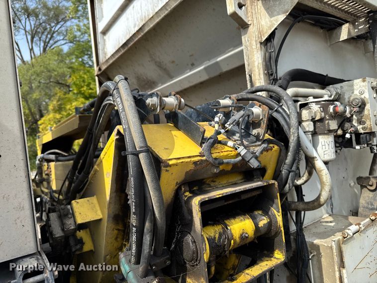 image for item EA1932 2014 Peterbilt 320 refuse truck