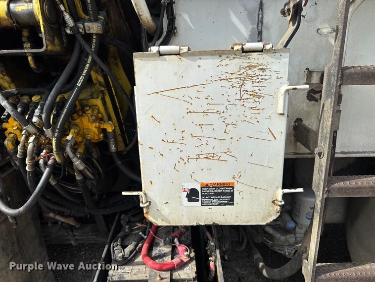 image for item EA1932 2014 Peterbilt 320 refuse truck