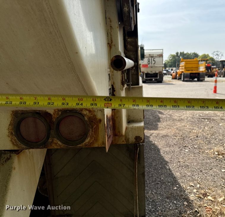 image for item EA1932 2014 Peterbilt 320 refuse truck