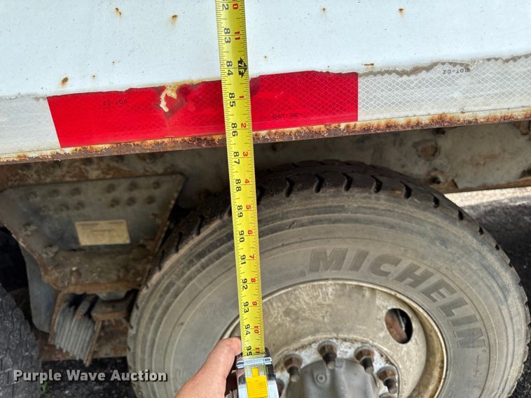 image for item EA1932 2014 Peterbilt 320 refuse truck