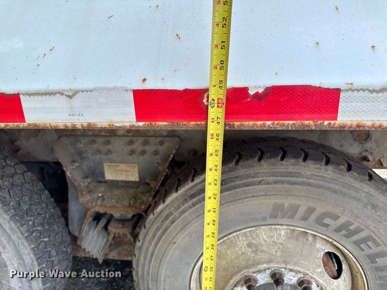 image for item EA1932 2014 Peterbilt 320 refuse truck