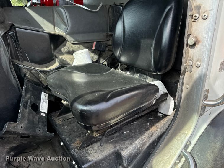 image for item EA1932 2014 Peterbilt 320 refuse truck