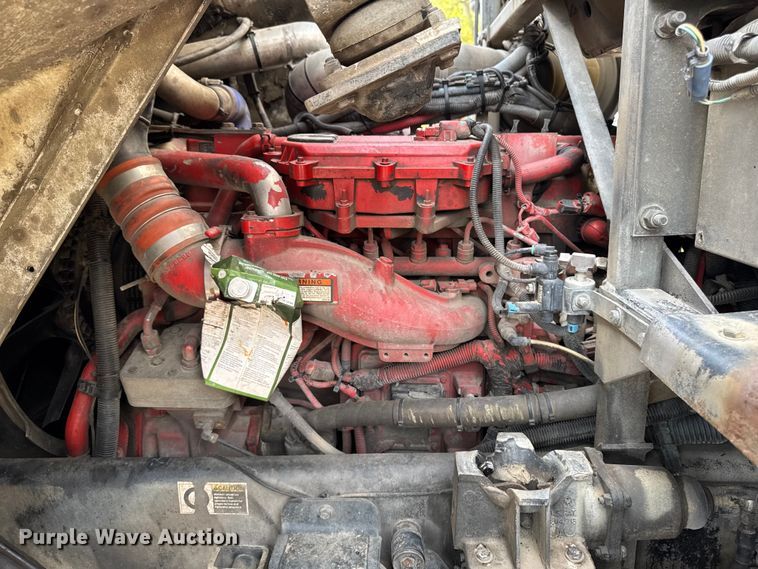 image for item EA1932 2014 Peterbilt 320 refuse truck