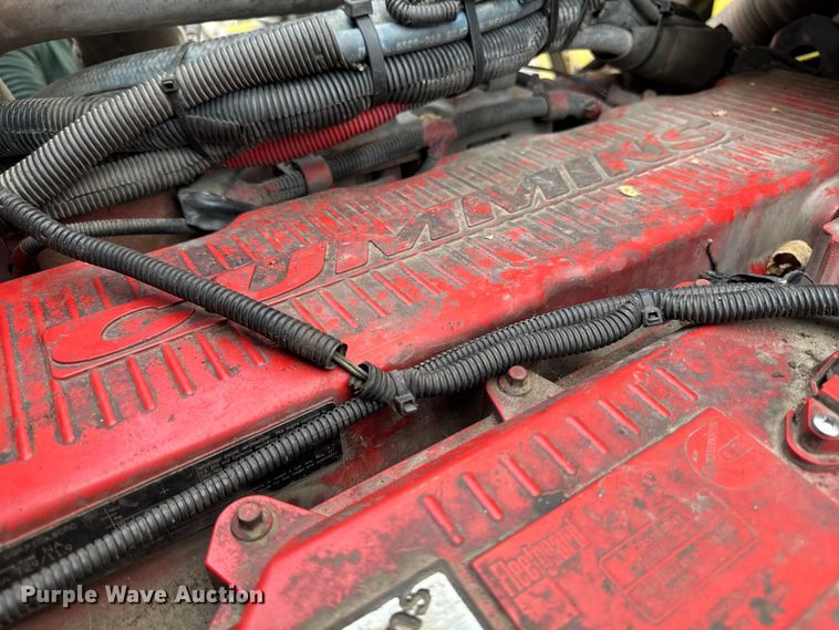 image for item EA1932 2014 Peterbilt 320 refuse truck