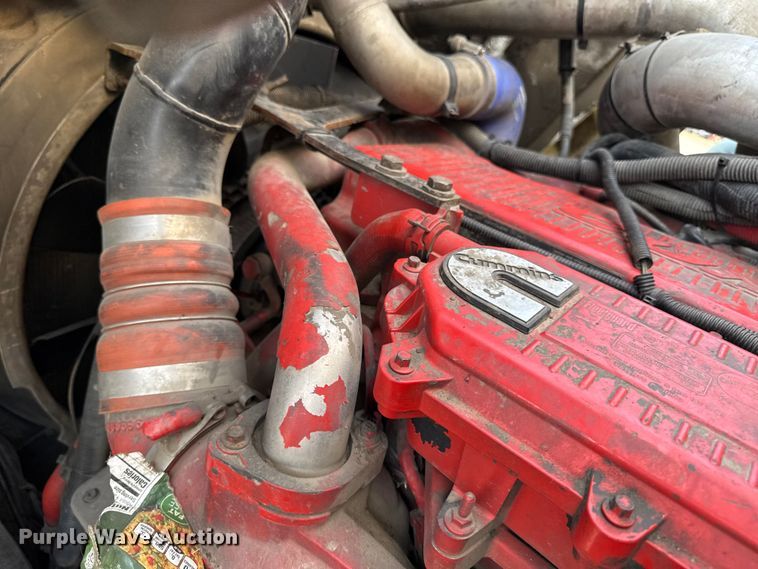 image for item EA1932 2014 Peterbilt 320 refuse truck