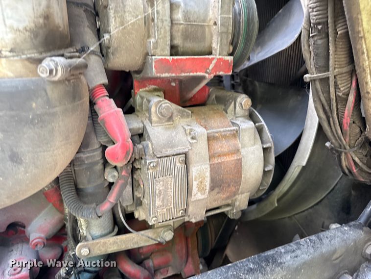 image for item EA1932 2014 Peterbilt 320 refuse truck