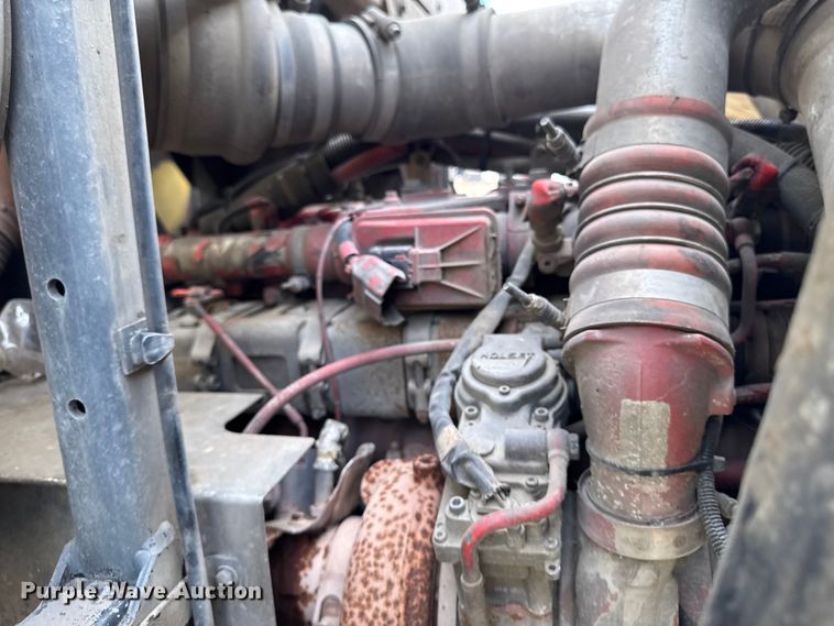 image for item EA1932 2014 Peterbilt 320 refuse truck