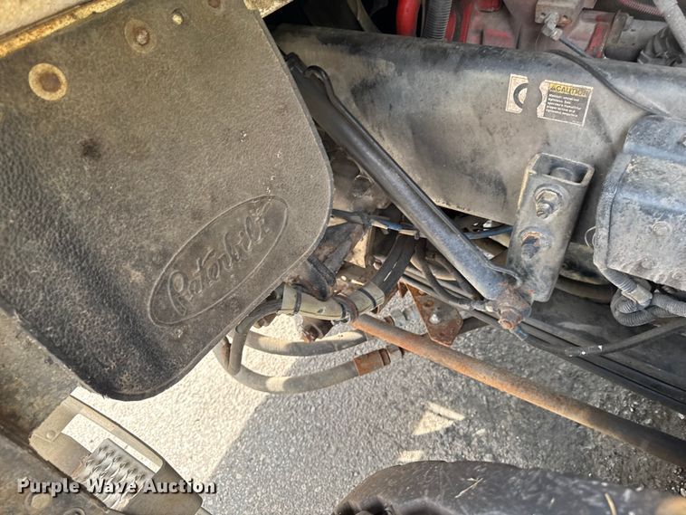 image for item EA1932 2014 Peterbilt 320 refuse truck