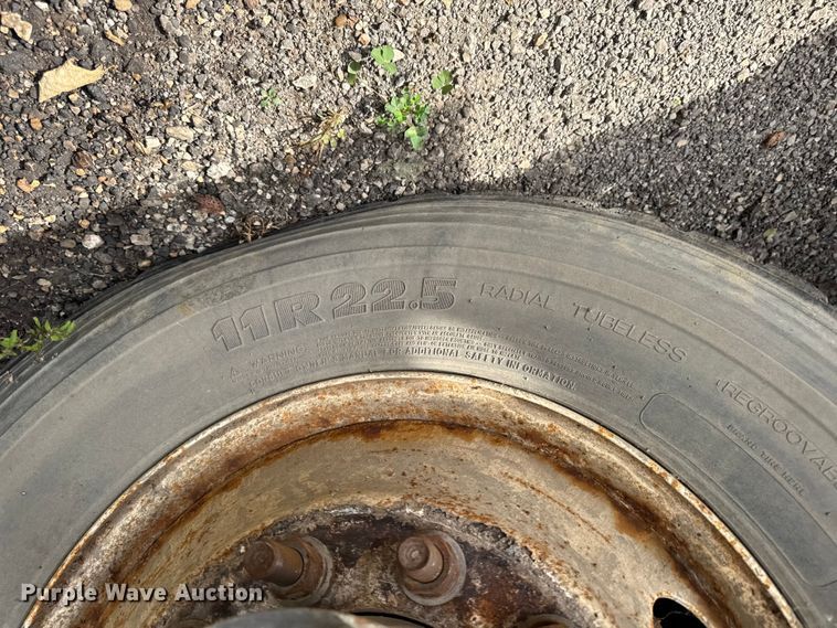 image for item EA1932 2014 Peterbilt 320 refuse truck