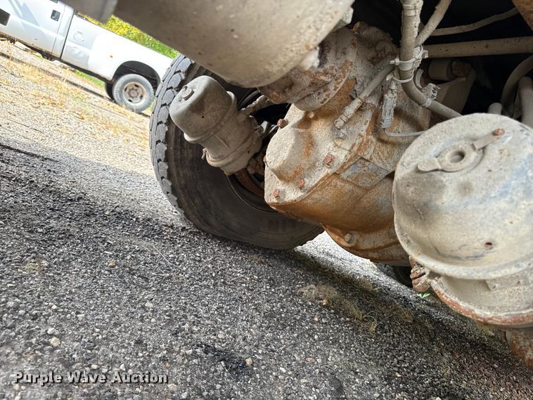 image for item EA1932 2014 Peterbilt 320 refuse truck