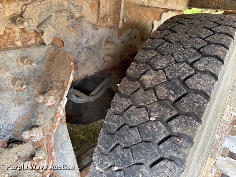 image for item EA1932 2014 Peterbilt 320 refuse truck