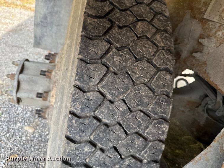 image for item EA1932 2014 Peterbilt 320 refuse truck