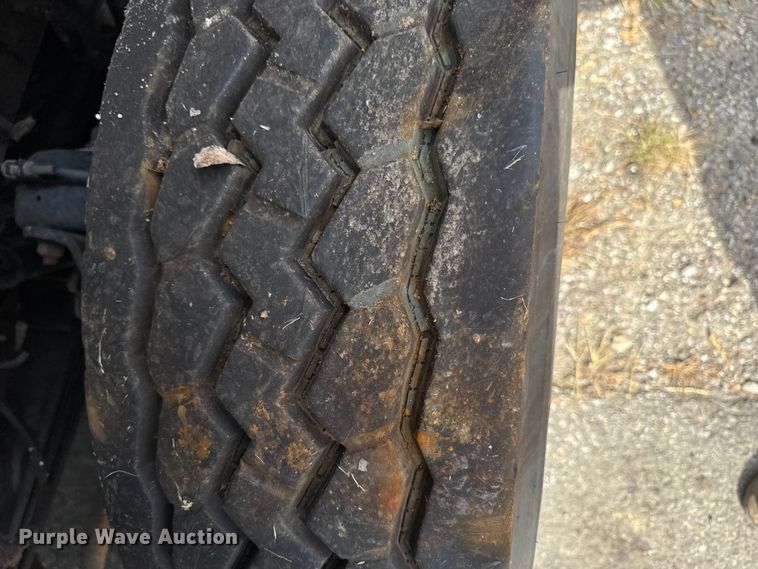 image for item EA1932 2014 Peterbilt 320 refuse truck