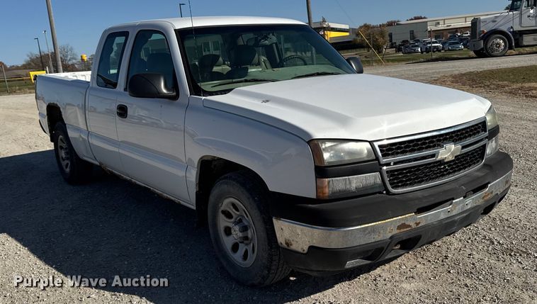image for item EA2053 2006 Chevrolet Silverado 1500 Ext. Cab pickup truck