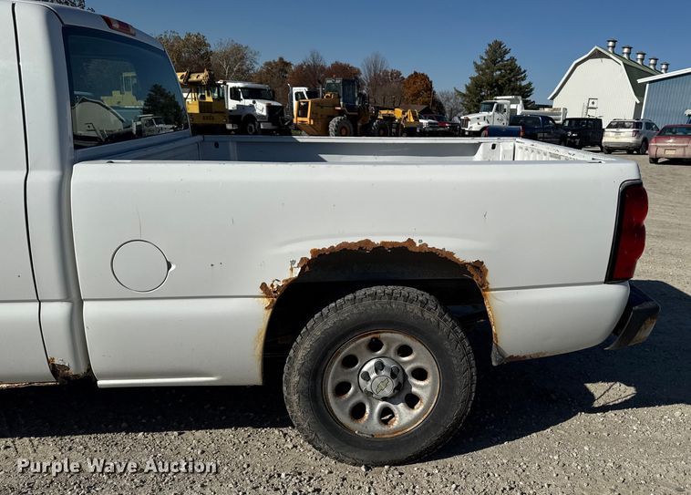 image for item EA2053 2006 Chevrolet Silverado 1500 Ext. Cab pickup truck