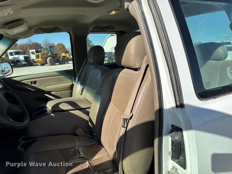 image for item EA2053 2006 Chevrolet Silverado 1500 Ext. Cab pickup truck