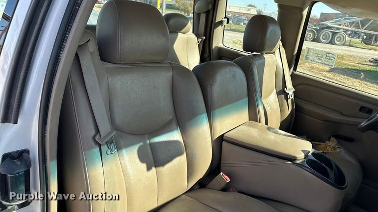 image for item EA2053 2006 Chevrolet Silverado 1500 Ext. Cab pickup truck