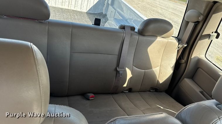 image for item EA2053 2006 Chevrolet Silverado 1500 Ext. Cab pickup truck