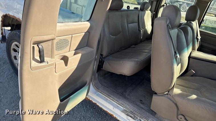 image for item EA2053 2006 Chevrolet Silverado 1500 Ext. Cab pickup truck