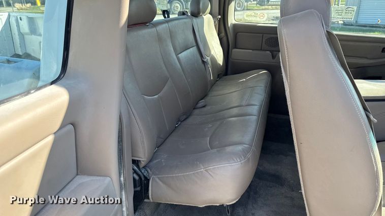 image for item EA2053 2006 Chevrolet Silverado 1500 Ext. Cab pickup truck