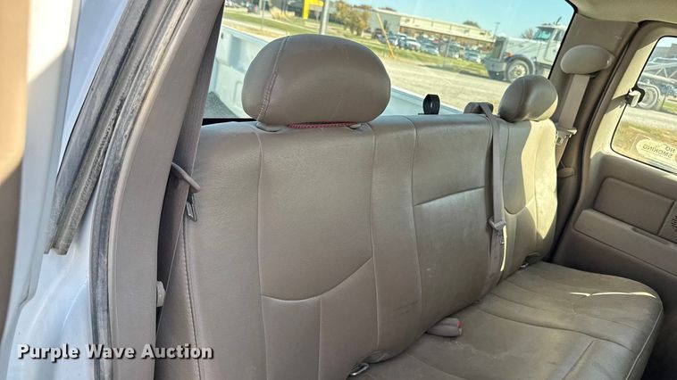 image for item EA2053 2006 Chevrolet Silverado 1500 Ext. Cab pickup truck