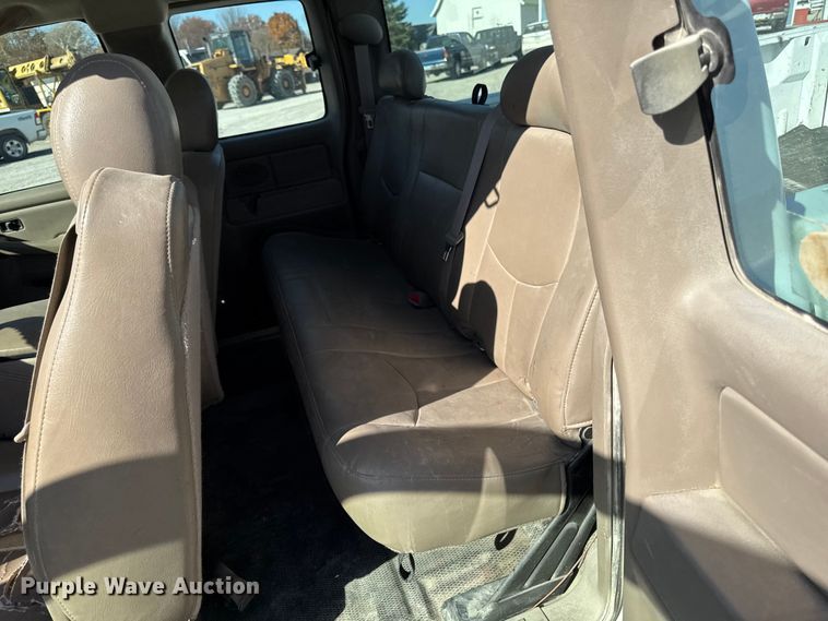 image for item EA2053 2006 Chevrolet Silverado 1500 Ext. Cab pickup truck