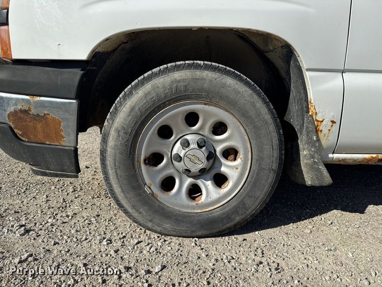 image for item EA2053 2006 Chevrolet Silverado 1500 Ext. Cab pickup truck