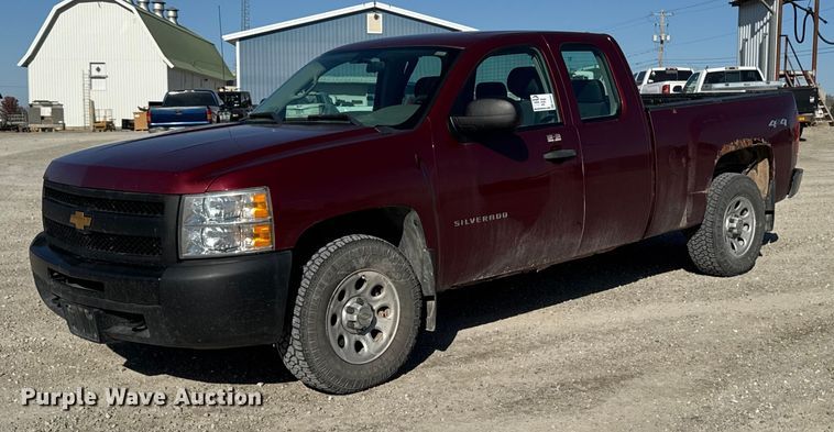 image for item EA2054 2013 Chevrolet Silverado 1500 Ext. Cab pickup truck