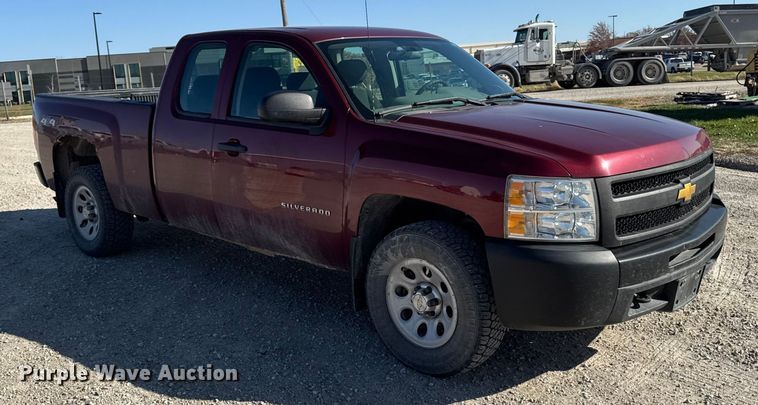image for item EA2054 2013 Chevrolet Silverado 1500 Ext. Cab pickup truck