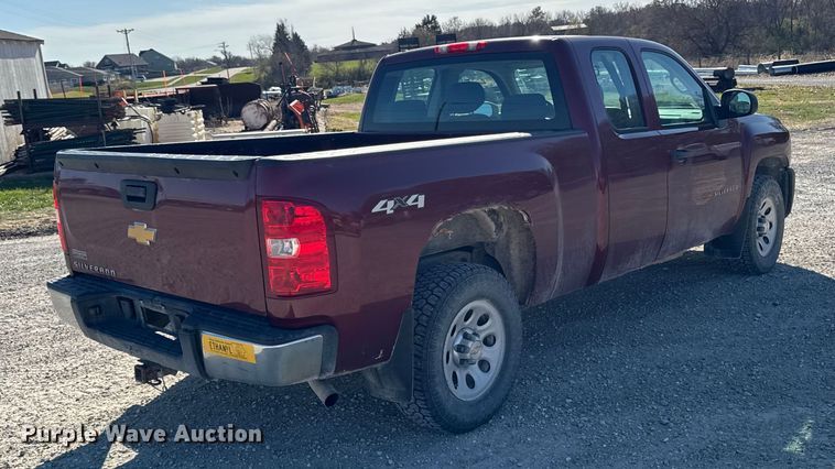 image for item EA2054 2013 Chevrolet Silverado 1500 Ext. Cab pickup truck