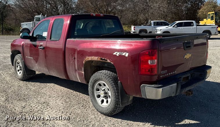 image for item EA2054 2013 Chevrolet Silverado 1500 Ext. Cab pickup truck