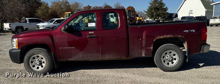 image for item EA2054 2013 Chevrolet Silverado 1500 Ext. Cab pickup truck