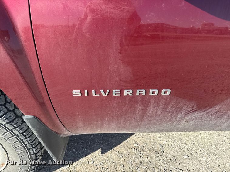 image for item EA2054 2013 Chevrolet Silverado 1500 Ext. Cab pickup truck