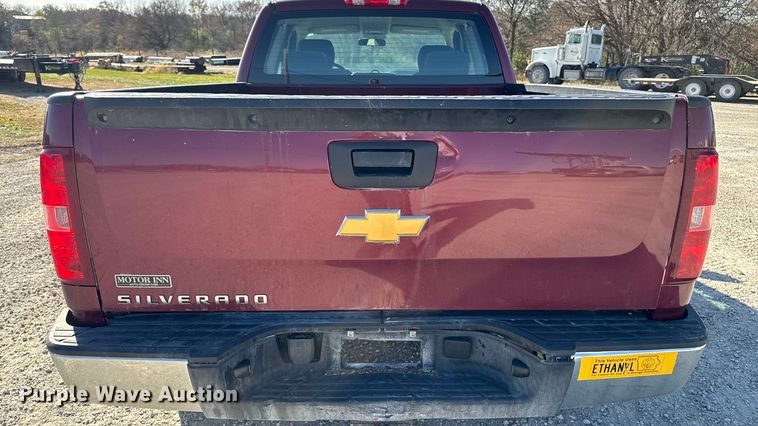 image for item EA2054 2013 Chevrolet Silverado 1500 Ext. Cab pickup truck
