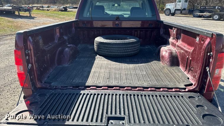 image for item EA2054 2013 Chevrolet Silverado 1500 Ext. Cab pickup truck