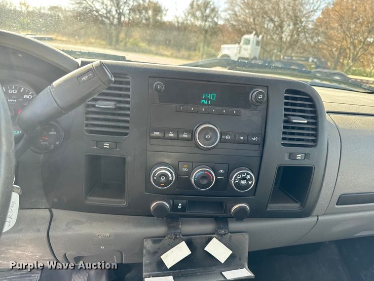 image for item EA2054 2013 Chevrolet Silverado 1500 Ext. Cab pickup truck