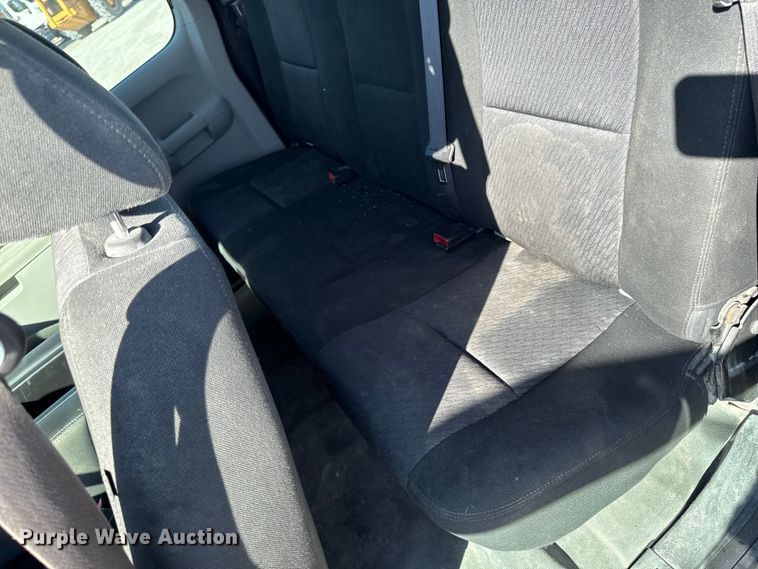 image for item EA2054 2013 Chevrolet Silverado 1500 Ext. Cab pickup truck