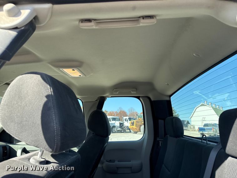 image for item EA2054 2013 Chevrolet Silverado 1500 Ext. Cab pickup truck