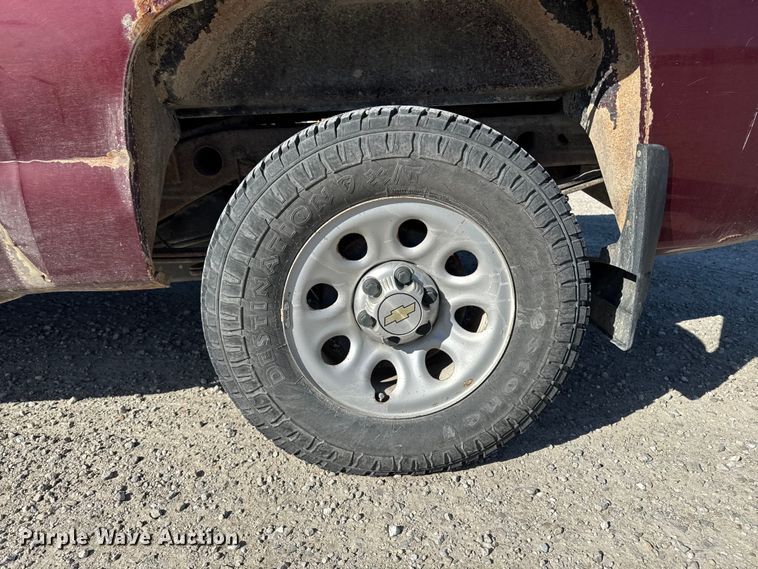 image for item EA2054 2013 Chevrolet Silverado 1500 Ext. Cab pickup truck