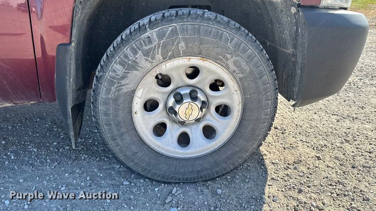 image for item EA2054 2013 Chevrolet Silverado 1500 Ext. Cab pickup truck