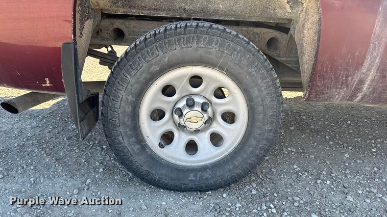 image for item EA2054 2013 Chevrolet Silverado 1500 Ext. Cab pickup truck