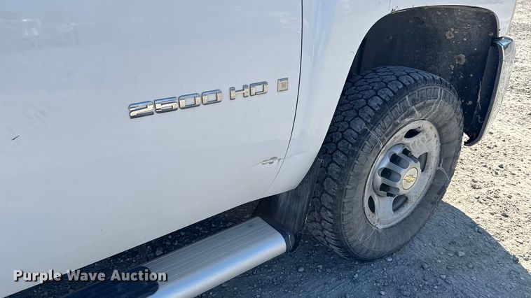image for item EA2055 2009 Chevrolet Silverado 2500HD pickup truck