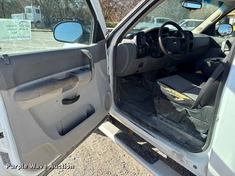 image for item EA2055 2009 Chevrolet Silverado 2500HD pickup truck