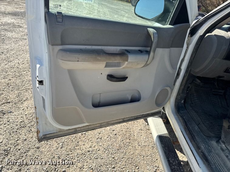 image for item EA2055 2009 Chevrolet Silverado 2500HD pickup truck